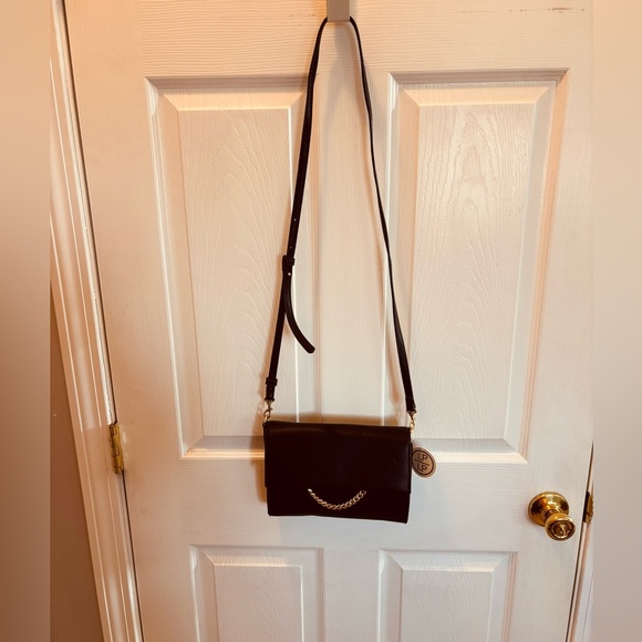 Elegant Black Shoulder Bag - Picture 1 of 5
